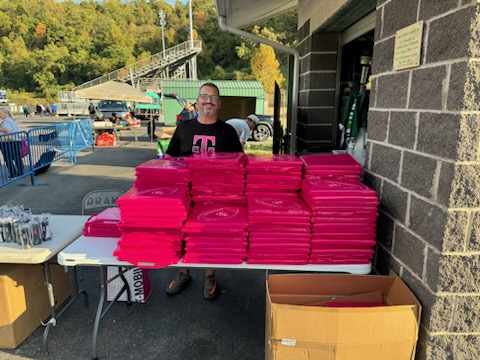 Awesome #FN5GL check presentation at #RobertCByrd High School Friday Night! The #Eagles took home $5k and couldn't have been happier to celebrate!