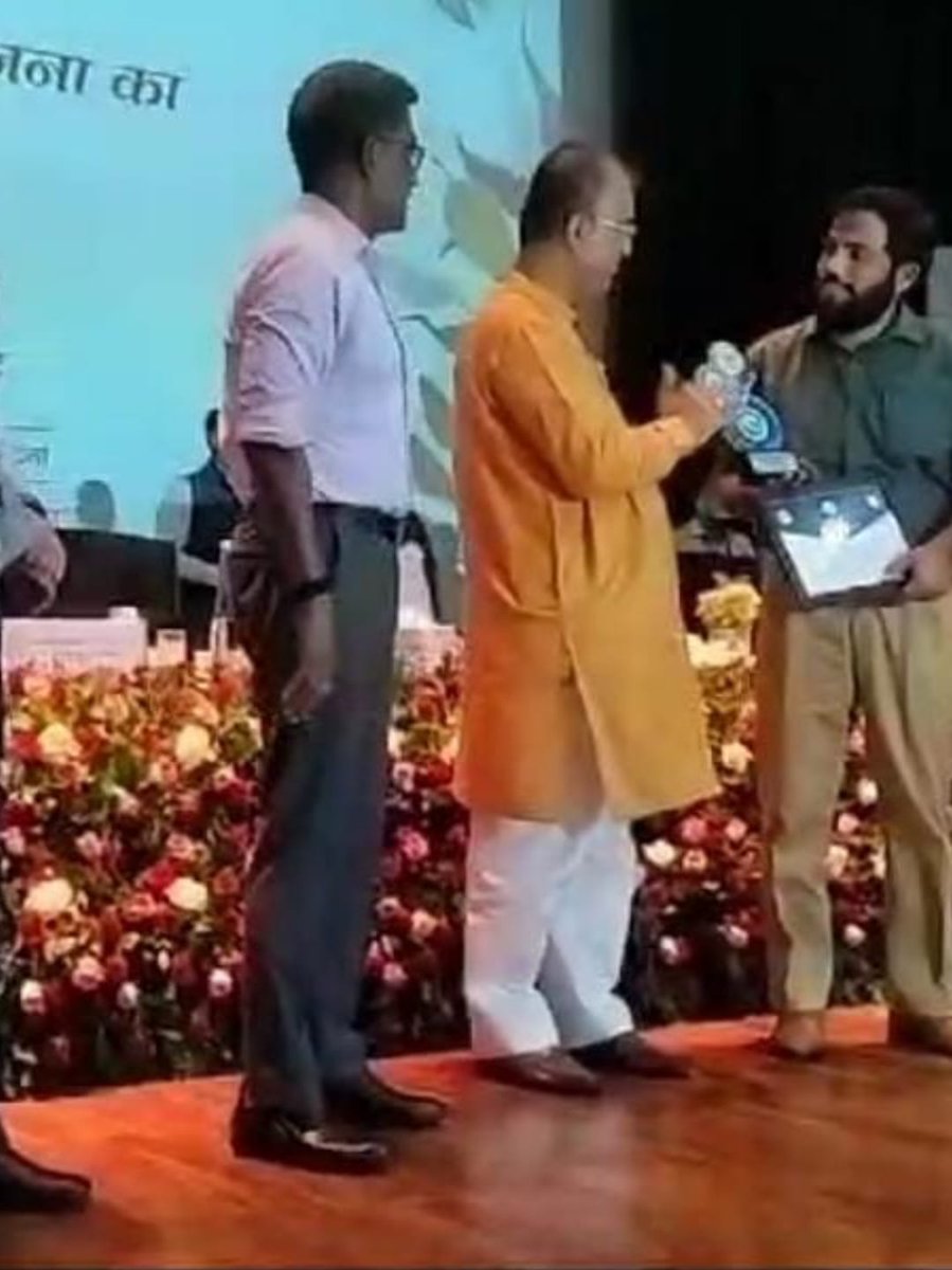 District Magistrate, Vaishali (@dm_vaishali) on Twitter photo आयुष्मान भारत प्रधानमंत्री जन आरोग्य योजना/ मुख्यमंत्री जन आरोग्य योजना में पूरे राज्य में उत्कृष्ट प्रदर्शन के लिए वैशाली के जिला पदाधिकारी श्री यशपाल मीणा को आज पटना के ज्ञान भवन में पुरस्कृत किया गया।
<a href="/IPRDBihar/">IPRD Bihar</a>
<a href="/PMOIndia/">PMO India</a>
<a href="/officecmbihar/">CMO Bihar</a> <a href="/BiharHealthDept/">Bihar Health Dept</a>
<a href="/yashhpcl/">Yash Pal Meena</a> आयुष्मान भारत प्रधानमंत्री जन आरोग्य योजना/ मुख्यमंत्री जन आरोग्य योजना में पूरे राज्य में उत्कृष्ट प्रदर्शन के लिए वैशाली के जिला पदाधिकारी श्री यशपाल मीणा को आज पटना के ज्ञान भवन में पुरस्कृत किया गया।
<a href="/IPRDBihar/">IPRD Bihar</a>
<a href="/PMOIndia/">PMO India</a>
<a href="/officecmbihar/">CMO Bihar</a> <a href="/BiharHealthDept/">Bihar Health Dept</a>
<a href="/yashhpcl/">Yash Pal Meena</a>