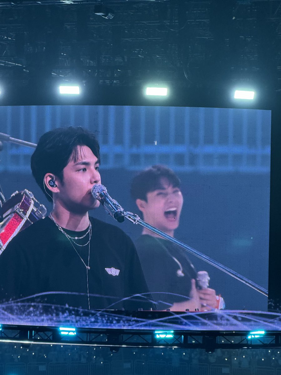 illhadomel's tweet photo. 콘서트재밋엇다 https://t.co/HFf3wuq9PF