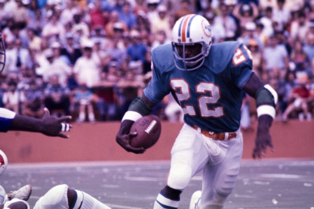 AllieKiick's tweet photo. Rest in peace, Merc ❤️. While most remember him as an incredible football player, I knew him as one of my dad’s closest friends, who stood by his side from beginning to end. Thank you for being so good to my dad, Merc. You will be greatly missed 🕊️ https://t.co/y3CB4sKCWa