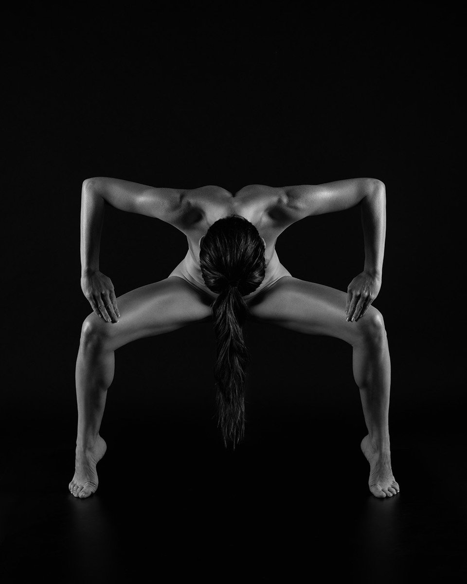 Reshovski's tweet photo. Part of my project Body Lines... https://t.co/rr0823D767
