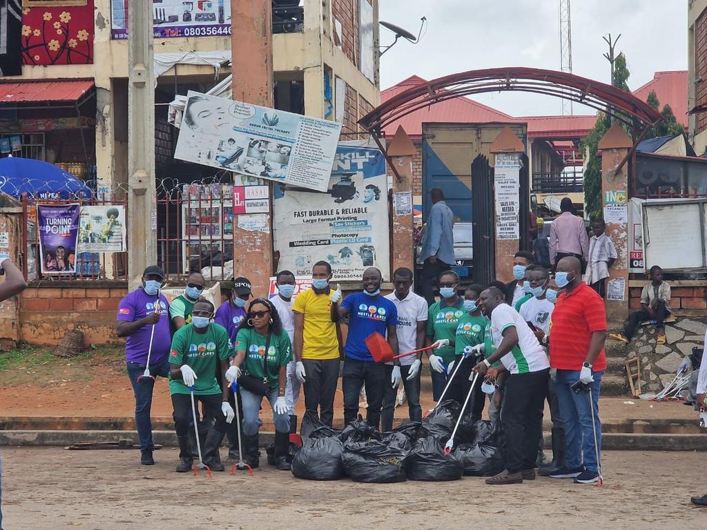 aciabuja's tweet photo. @aciabuja commemorating World Cleanup Day at Dutse Market in Abuja. 

Thanks to our amazing volunteers for doing justice to the #greenwork 

#ClimateEmergency #WorldCleanupDay @acinigeria @ecobravouk @LuvSustainables #ClimateAction https://t.co/1xWcibvZ9M