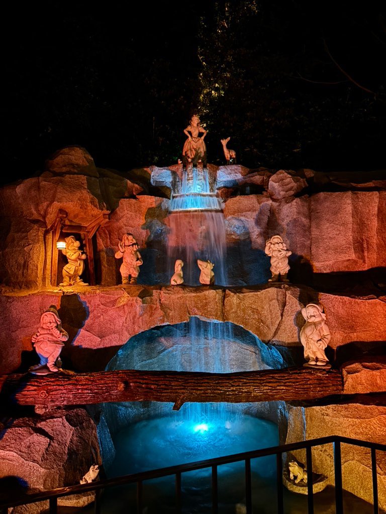 ysbru's tweet photo. ハロウィンのランド行ってきました🎃🏰 https://t.co/wRGmTnFKwf