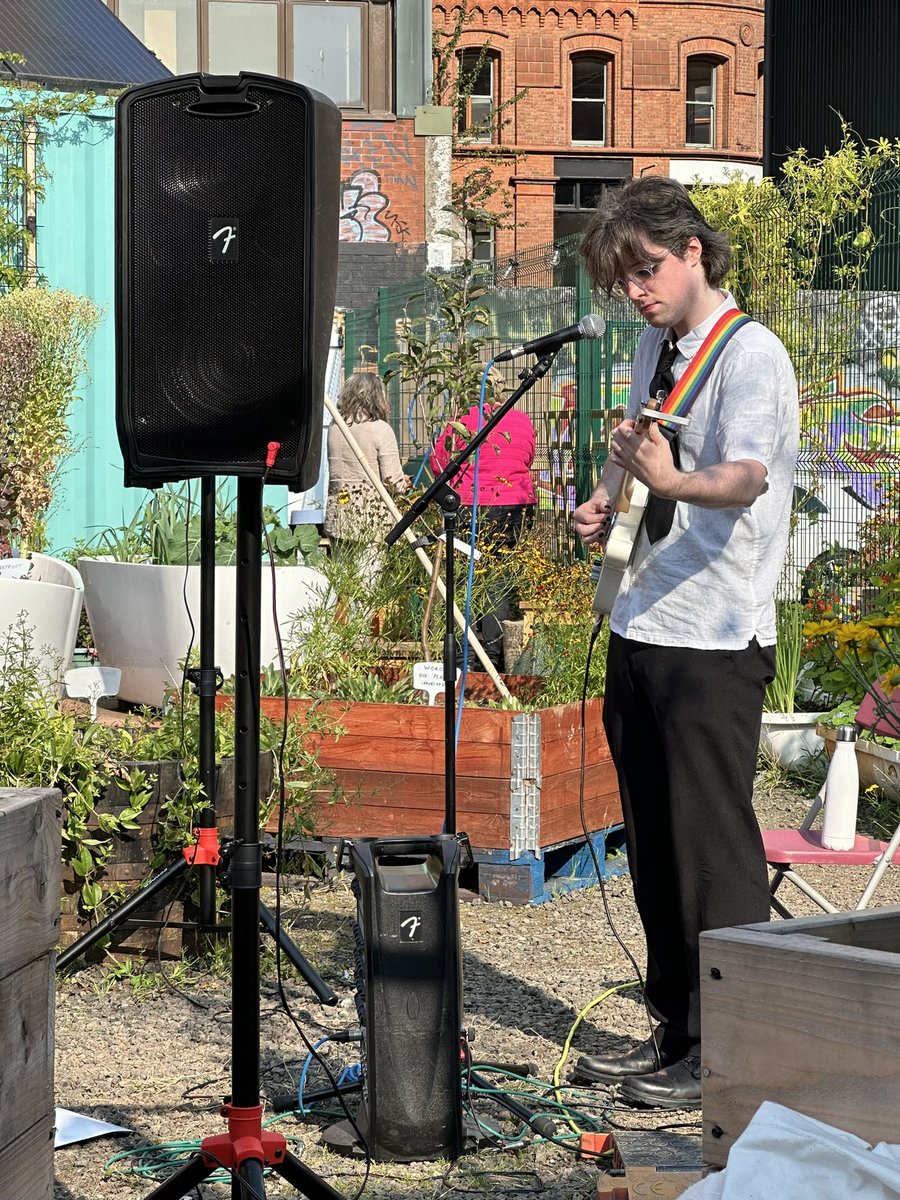 MEecoprof's tweet image. A very chilled atmosphere at the @playthinkbrink &amp;amp; @ClimateCraic #AutumnEquinox Weekender - a mix of conversations, provocations, music and food. #WhatShouldThisCityDo @ClimateCoCentre @AICBRN @QUBbioscience @QUBIGFS