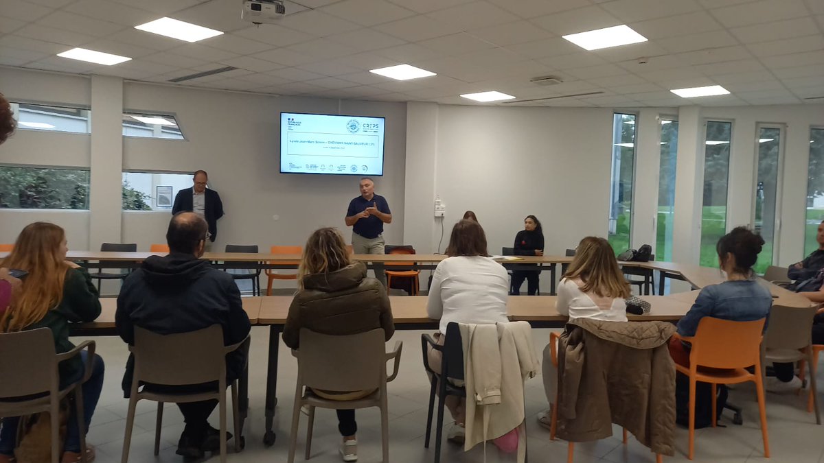 Classe "sport-étude" : une délégation d’enseignants a été accueillie par les représentants de la M.R.P. pour visiter les sites d’entraînements au CREPS le lundi 16/09 soir.