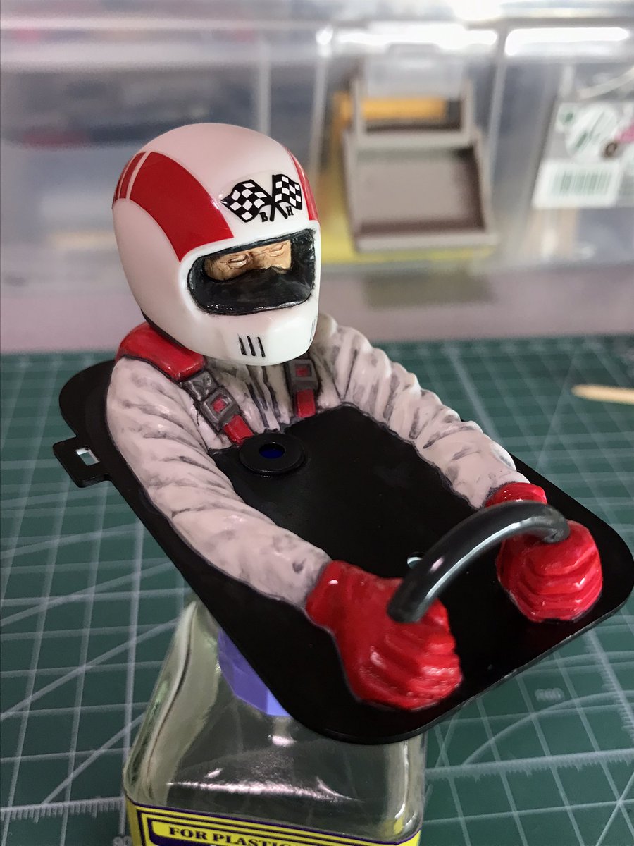 rogertheplamo's tweet photo. 久しぶりにプラモ塗装しました。
ヘルメットの色悩んだ結果に無塗装っていう。 https://t.co/zZgKt0dxOT