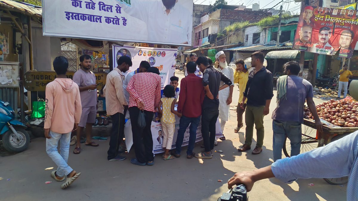 KaushalValmiki5's tweet photo. आज सिसामऊ विधानसभा के जोन 10 की टीम द्वारा सदस्यता कैंप लगाया गया जहा पर बहुत सारे लोग ने भीम आर्मी आजाद समाज पार्टी की सदस्यता ली।
 कैंप में मौजुद सभी साथियों का बहुत बहुत आभार।।
@BhimArmyChief
@VinayRatanSingh 
@SunilChittodASP https://t.co/tNRkbVbmdC