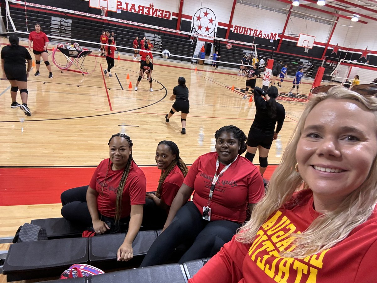 sam_patrickk's tweet image. We are so proud of all the girls for dedicating their weekend to volleyball! 🏐 @athletics_mead @MeadMS_AISD @MacGeneralsVB @MrLara9