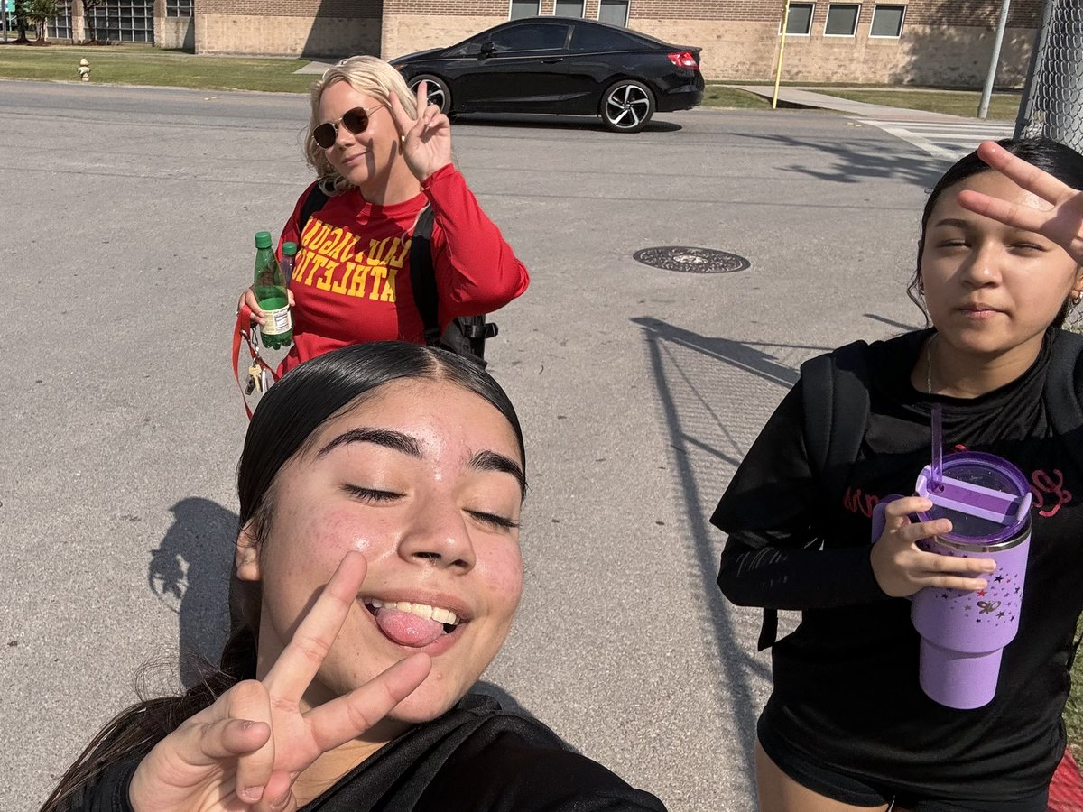 sam_patrickk's tweet image. We are so proud of all the girls for dedicating their weekend to volleyball! 🏐 @athletics_mead @MeadMS_AISD @MacGeneralsVB @MrLara9
