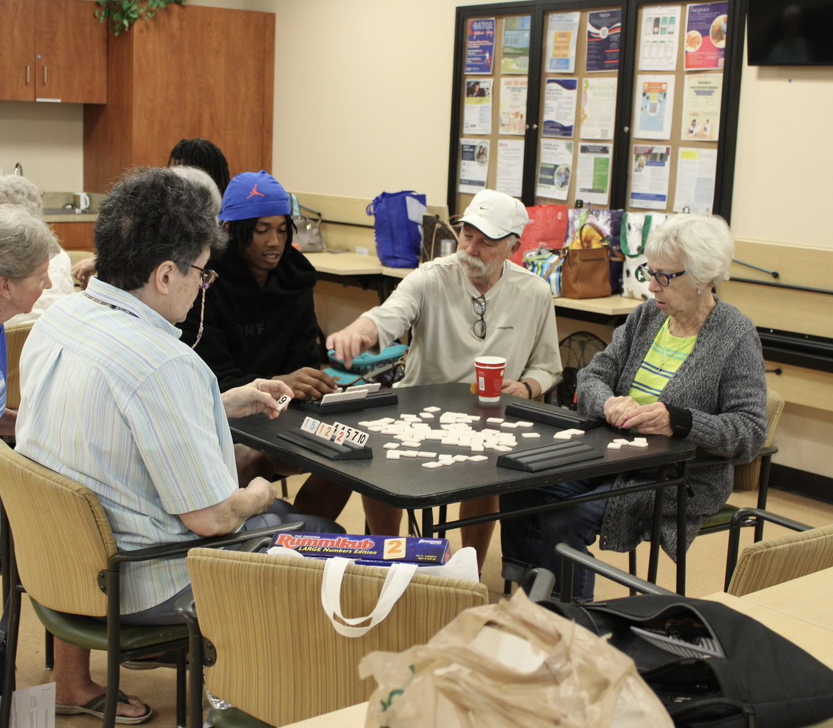 Learned a couple new games and made some friends today! Help support ElderCare &amp; keep events like this going strong. Donate: donate.giving.ufhealth.org/give/244682/#!… <a href="/Fl_Victorious/">Florida Victorious</a> #FVFoundation