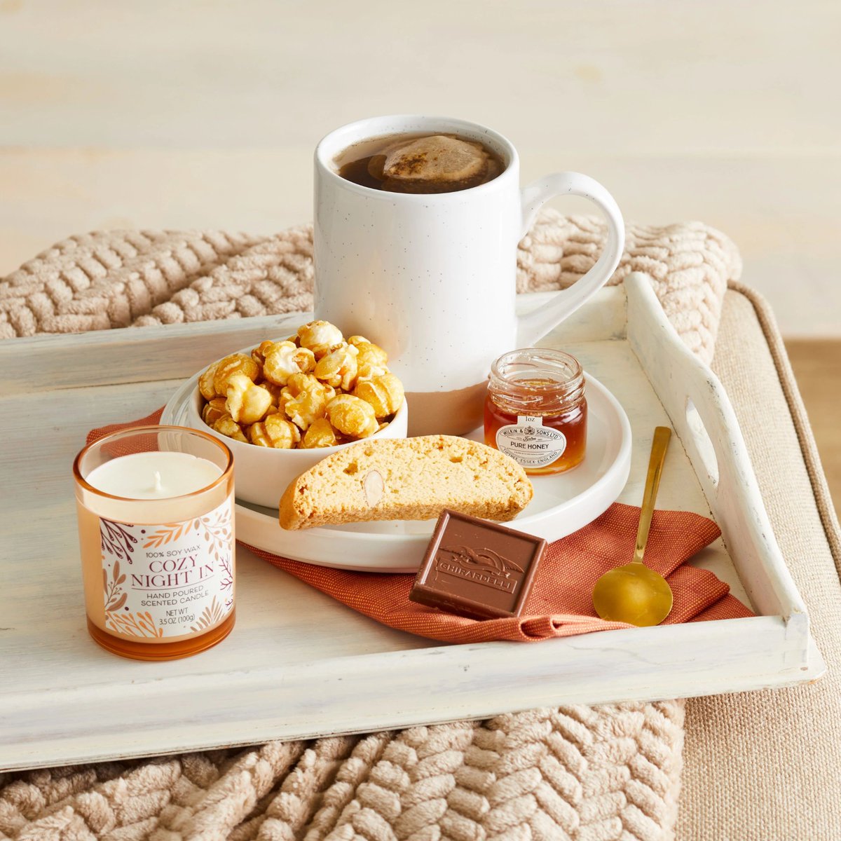 Cozy season is here, and we couldn't be more ready ☕️🍂 Happy first day of fall!