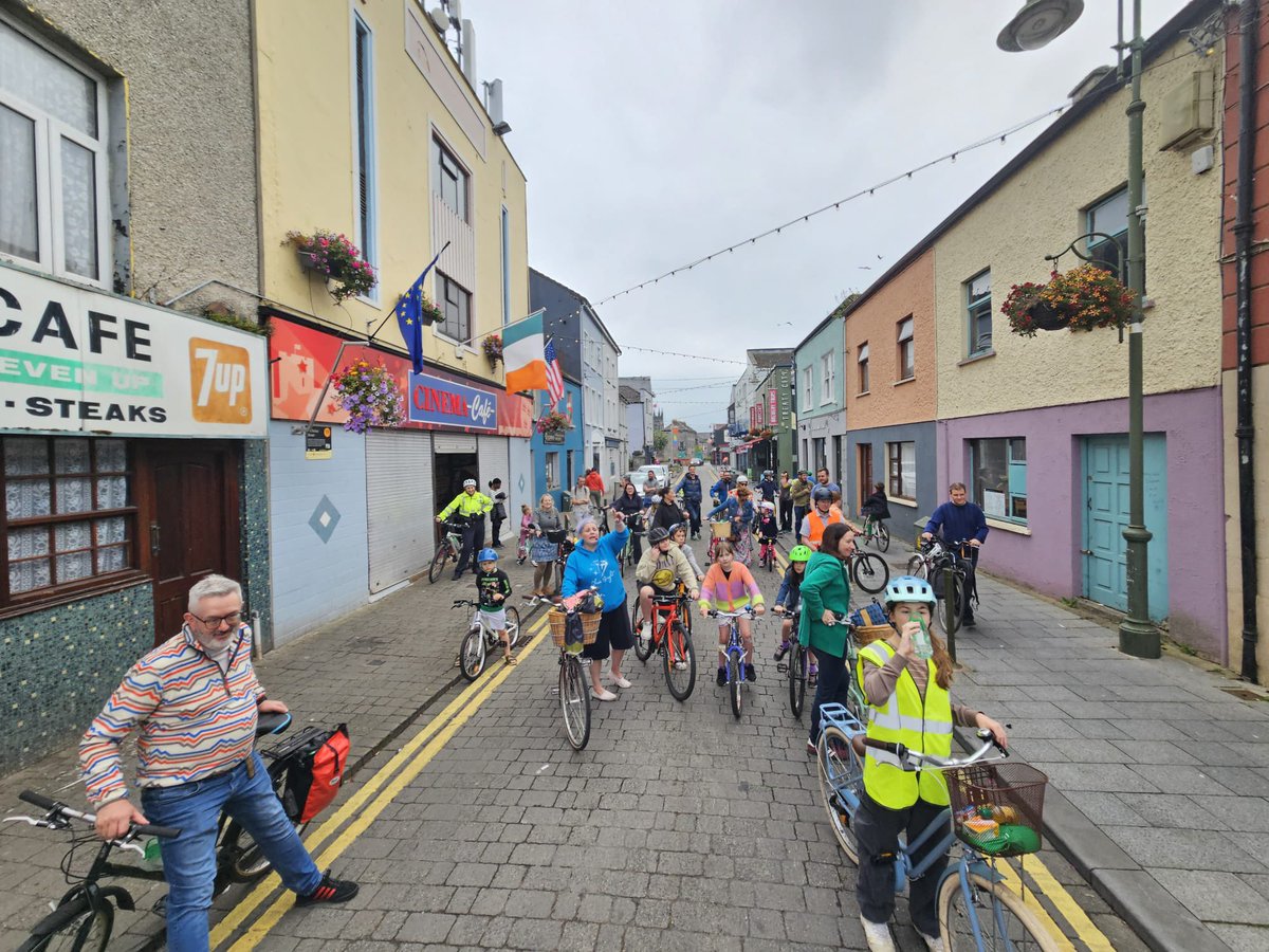 🙏 to all who came out for our Kings Island cycle. What a lovely way to spend couple of hours on a Sunday morning. Thanks to Tim &amp; Ester for the bike maintenance, Mary for the tea/ coffee &amp; history of Nicholas St, <a href="/ISCycle_ie/">ISCycle</a> crew for some e-bikes &amp; <a href="/moranjohna1/">John Moran, Mayor of Limerick</a> for support ❤️🚲