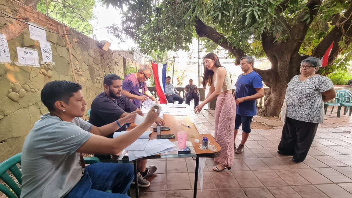 tekojojapy's tweet photo. 🗳️ ¡Las mesas electorales ya están abiertas en 28 locales, 99 distritos de 13 departamentos! 🗳️

✌🏻Por un futuro digno y con justicia social, hoy #TekojojaVota 💚🌱

#Internas2024 #Democracia https://t.co/PR8HtYYIoW
