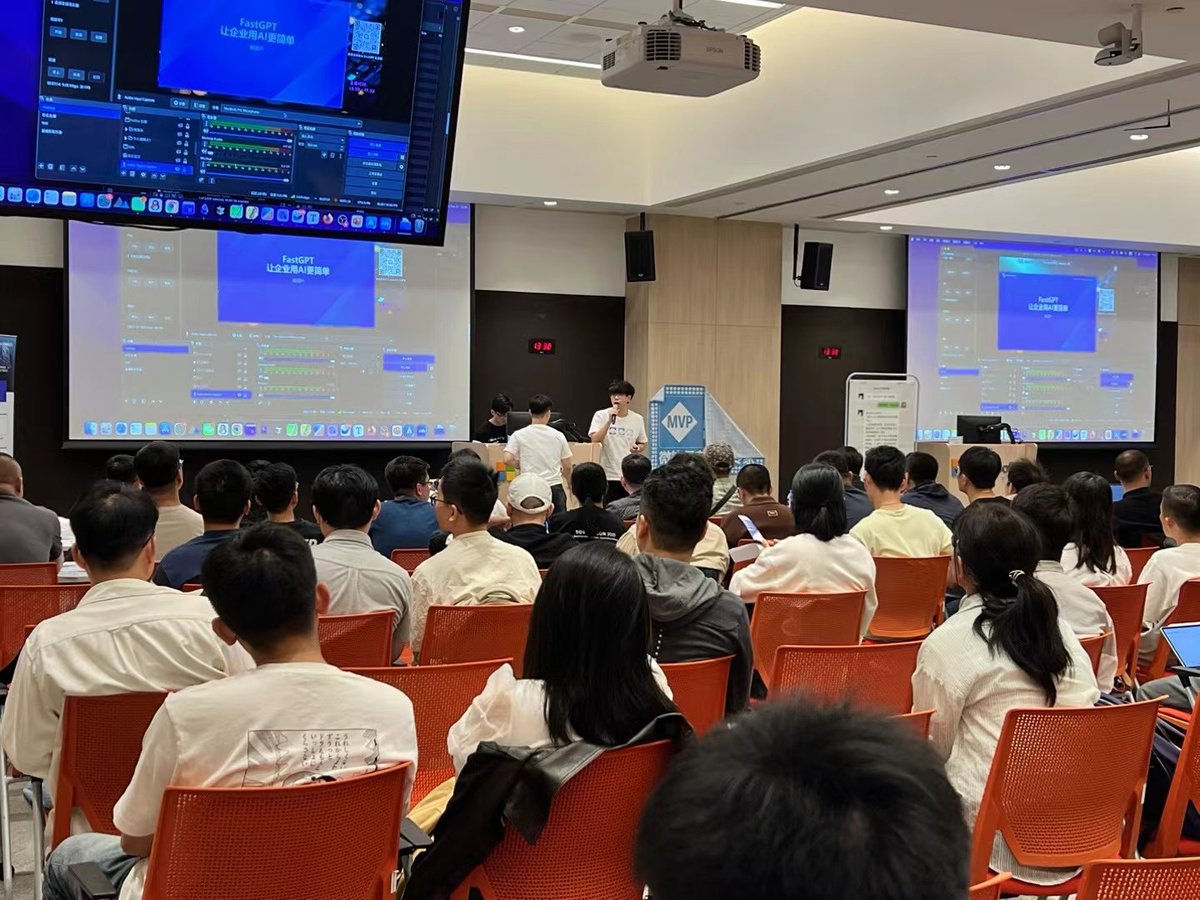 dinah_zhang's tweet image. 现场的氛围顶级棒~感谢 #NebulaGraph 和俺的好朋友们 @CarsonYangk8s @FeynmanZhou @ttokzzzzz @Tian90067634 🌟（还有一些俺没得 x 账号的~）