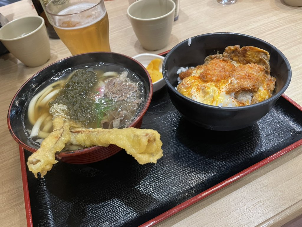 NUWimazine's tweet image. ２日間、遊んで下さった
岐阜サポギラサポの皆さんありがとうございました😃

1日目
1軒目　小倉北区京町
#魚マルシェ　

2軒目　小倉北区船場町
#ジンギスカン　ラムちゃん

３軒目　小倉北区紺屋町
#BARSDR

4軒目　小倉北区魚町
#資さんうどん

#ギラヴァンツ北九州
#FC岐阜