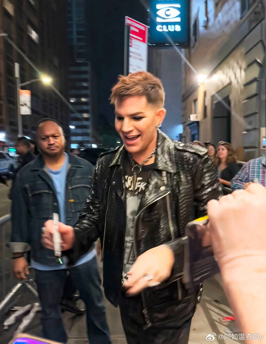 4Gelly's tweet photo. 9 PHOTOS of @adamlambert signing for fans last night at KitKatClub! Looking gorgeous 😍
https://t.co/wK0lR7XYaX https://t.co/RDLGQ0WdQE