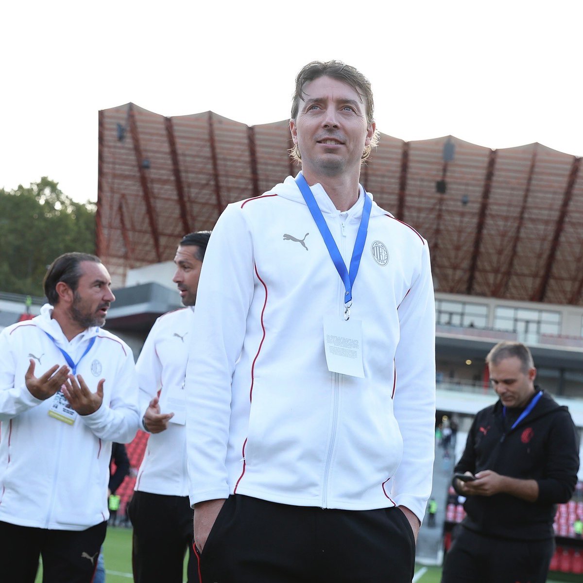 Sempre bello tornare in campo con questi colori insieme a vecchi amici! ❤️🖤 #Tbilisi #MilanGlorie <a href="/acmilan/">AC Milan</a>