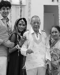 ApuRupa260122's tweet photo. A proud daughter who has won hearts and award as the Best Maa on one of India's biggest shows, #Anupamaa! 🌟 What a wonderful day to celebrate #RupaliGanguly, a daughter who carries her parents' legacy forward with grace and talent. Happy #DaughtersDay! 💖 #BestMaa #ProudParents https://t.co/iTJaCoAzK5
