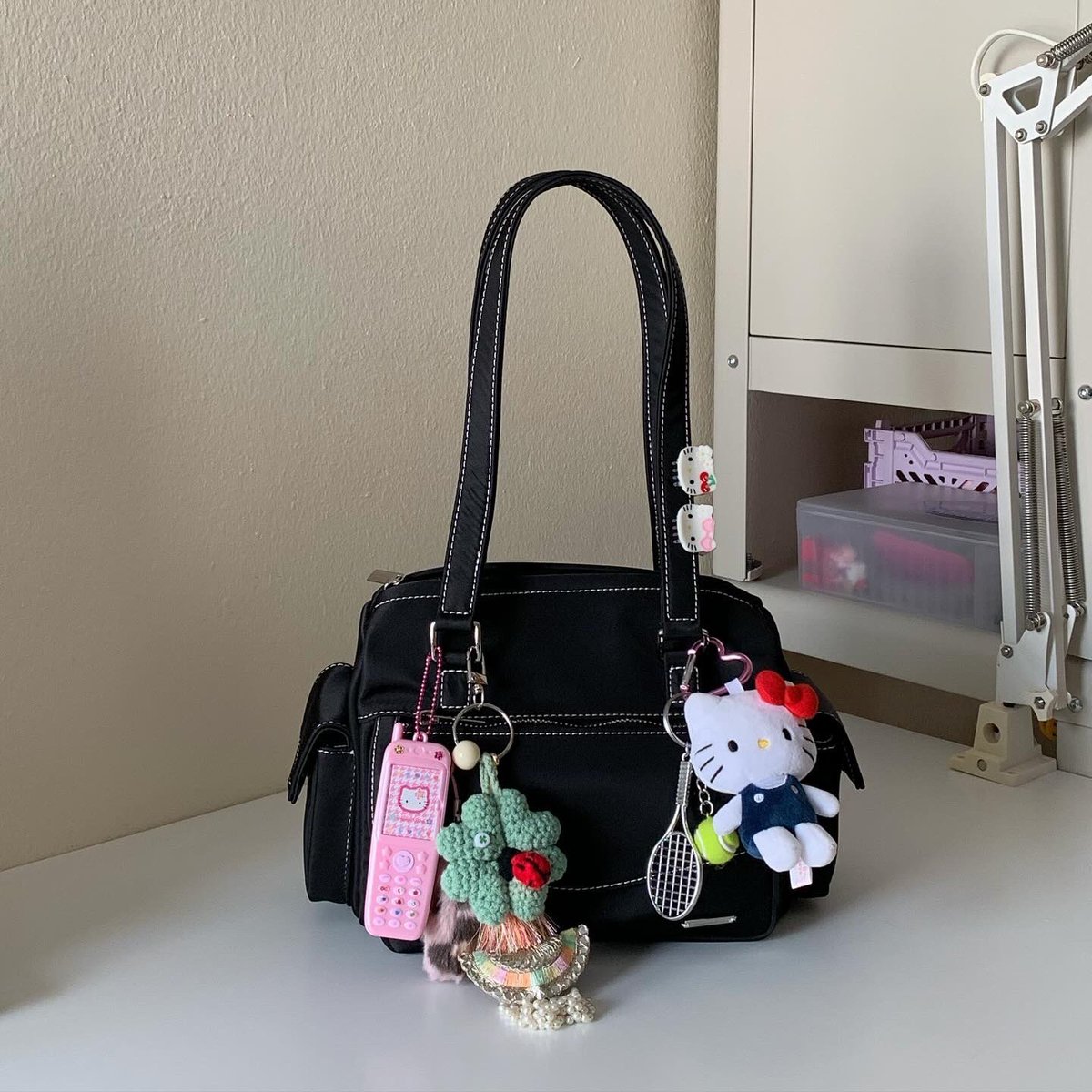 marauisxx's tweet photo. 𝟭) something apparels
𝟮) hyesummer
𝟯) carryme

แนะนำสามใบนี้เพราะใส่ของได้เยอะมากๆ ใครชอบแบกบ้านแบบเราคือเหมาะเลย แถมห้อยกับพวงกุญแจแล้วเพิ่มความน่ารัก x 10 ทรงสวยทุกใบหยิบใช้ได้บ่อยไม่ต้องดูแลเยอะด้วยค่ะ (༶ૢ˃̵̑◡˂̵̑༶ૢ) https://t.co/ToViVtFO5M