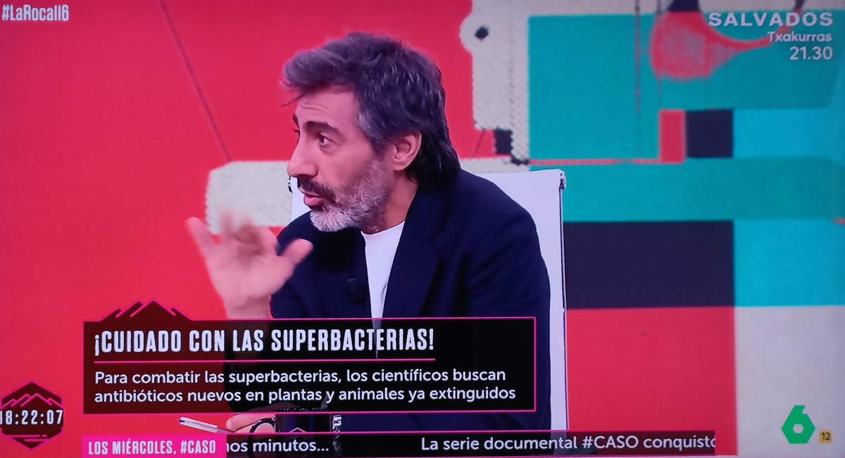 Quijotv's tweet photo. Del Val no puede defender el documental taurino porque es una creación artística y luego decir que cuando Disney y las comedias románticas desaparezcan habremos avanzado en feminismo.
Son argumentos contrarios. El segundo refuerza la acción de PACMA.
#LaRoca116 https://t.co/1Pp4vlcK89