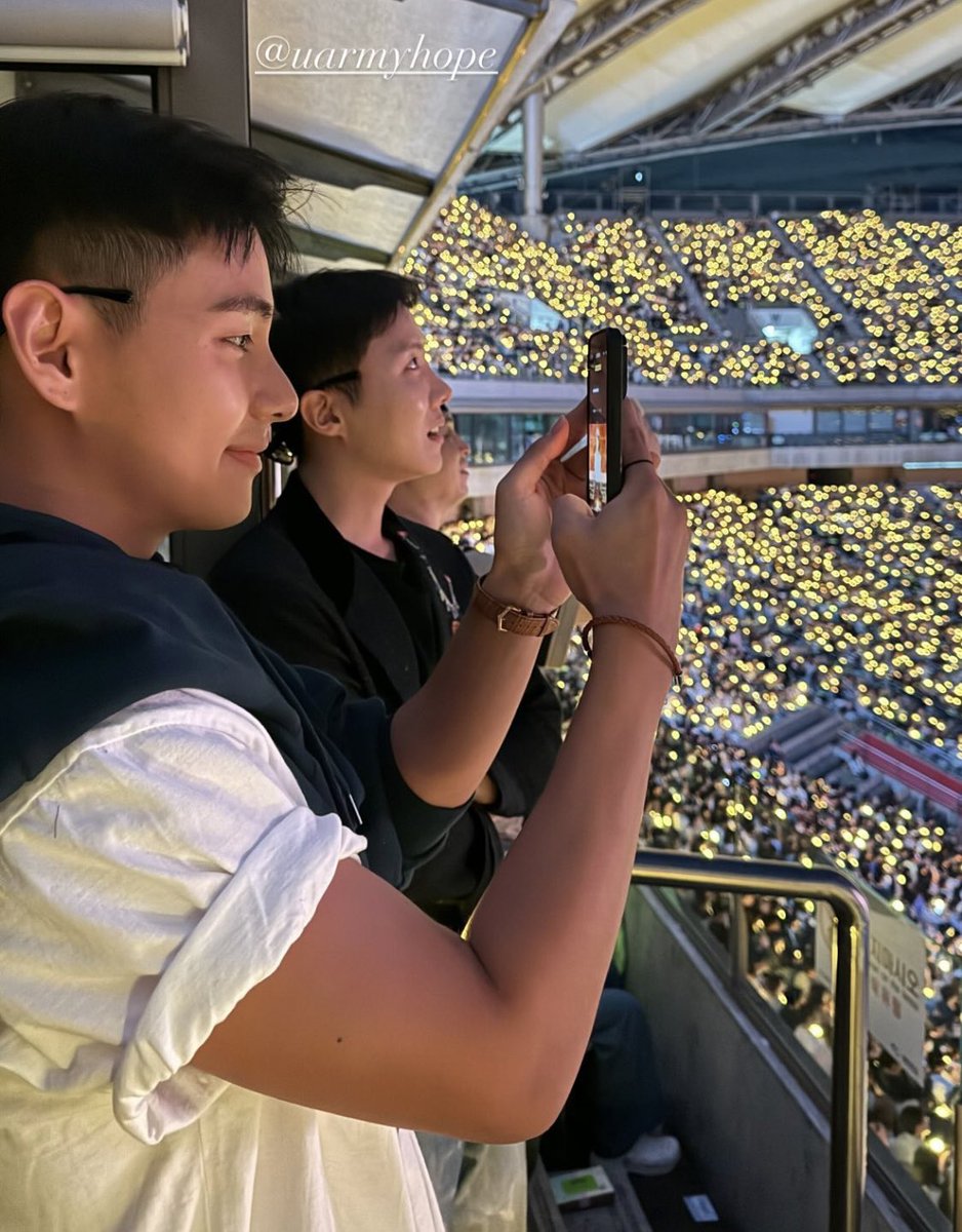 tksovers's tweet photo. Whoever saw that 144p photo and immediately yelled HOBI and got bullied you deserve an apology https://t.co/Bu7YpBpUyv