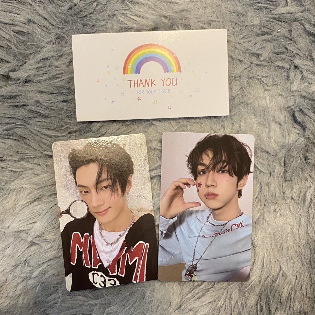 prkchs's tweet photo. ❕DWAYOR❕

— received my order #cairoproofs but i was super anxious with our transaction knowing there’s a 98% possibility na ikaw si @micasazz 
— having to use the same stickers as your wm, format of your selling tweets, having the same address can never be a coincidence to me https://t.co/KEIqZW4Smn