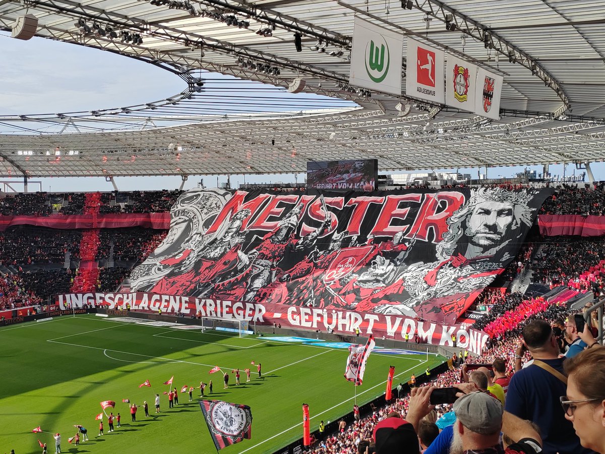 Und Choreos kann ich nun auch endlich mal sehen 😍

(Sitzen ist trotzdem für'n Arsch)

#Bayer04