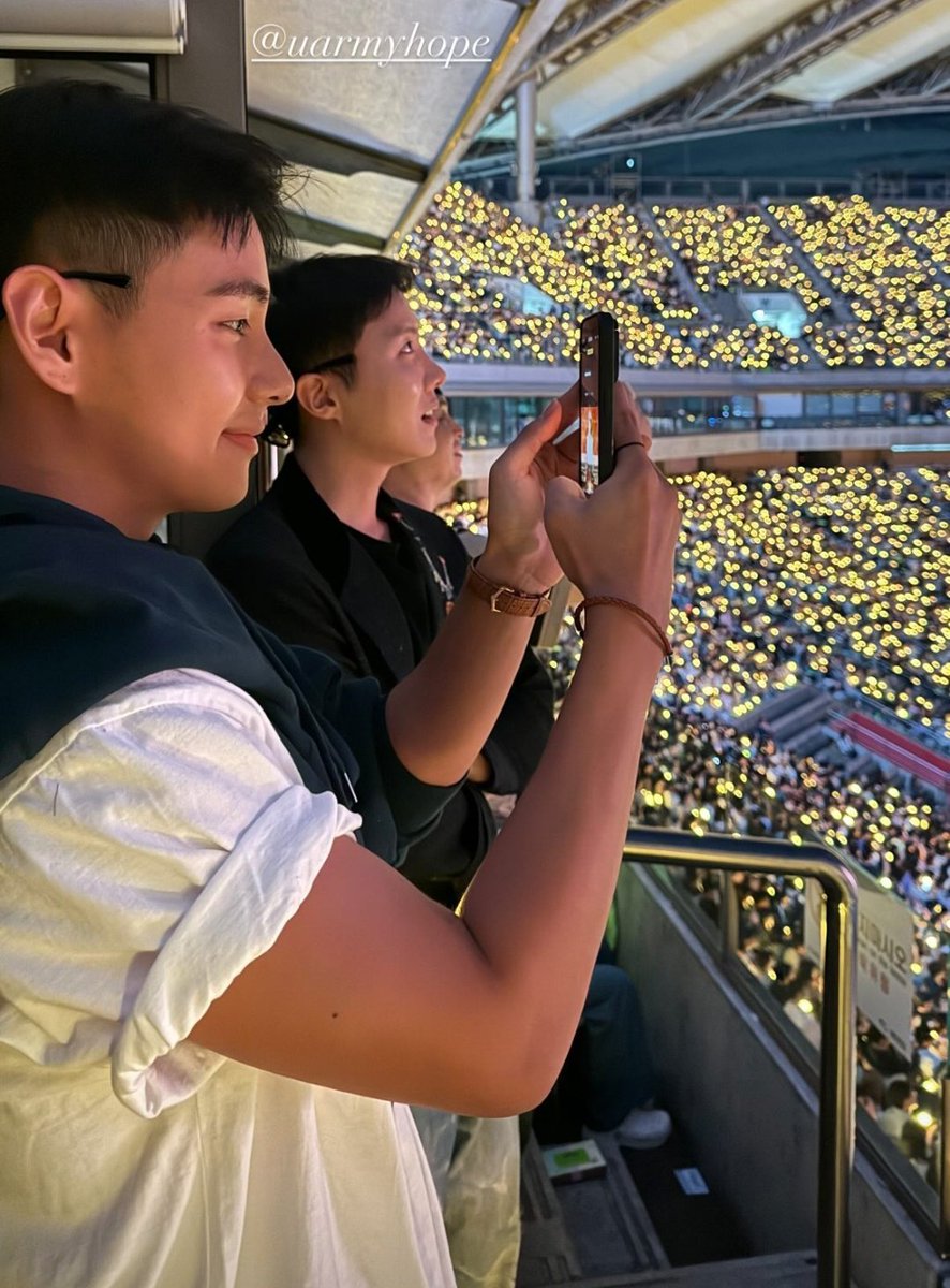 TAEHYUNG AND HOBI AT IU'S CONCERT