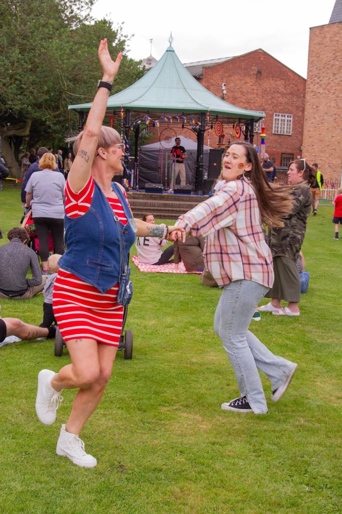 PrideWxm's tweet photo. Thanks so much | Diolch o galon to Megan from Gemmell Photography for such amazing photos of Balchder Wrecsam | Wrexham Pride 2024!

Check out the Gallery 2024 | Oriel 2024 on our website for more! https://t.co/aDbfdqJurG

#pridewrecsam #balchderwrecsam #WrexhamPride #pride2024 https://t.co/f0RSLSE4Jy