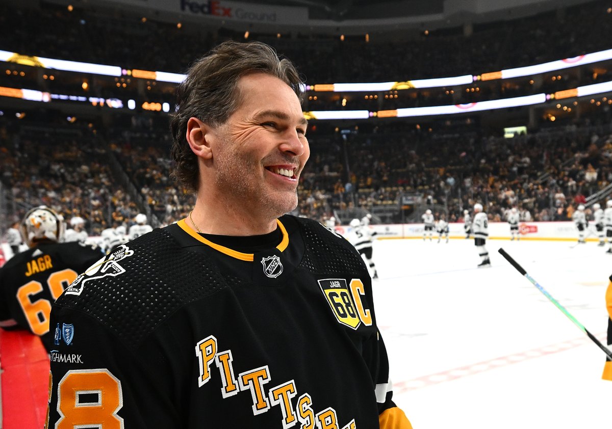 And yes, you read that right... Jaromir Jagr is an Emmy Award winner 🫡