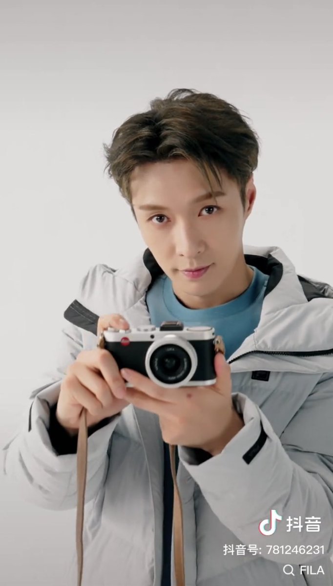 imama5113shu's tweet photo. めっちゃカメラ目線😍😍😍
#LAY_StepMV
#LAY_STEPbySTEP #LAYs_Step
#LAY #LayZhang #Yixing #张艺兴 https://t.co/4nAK5MShPZ