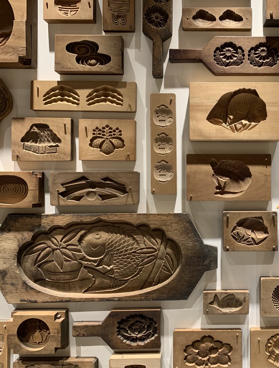 dromediary's tweet photo. / HOW Japan /

🎋 How do #KASHIGATA molds make beautiful sweets?

Kashigata (菓子木型) are carved wooden molds for #wagashi sweets. Artisans press sweet bean paste or #mochi into it, shaping oishii nature and luck symbols.

🍁 Which design would you choose for autumn treats? https://t.co/7M4VCcFHc6