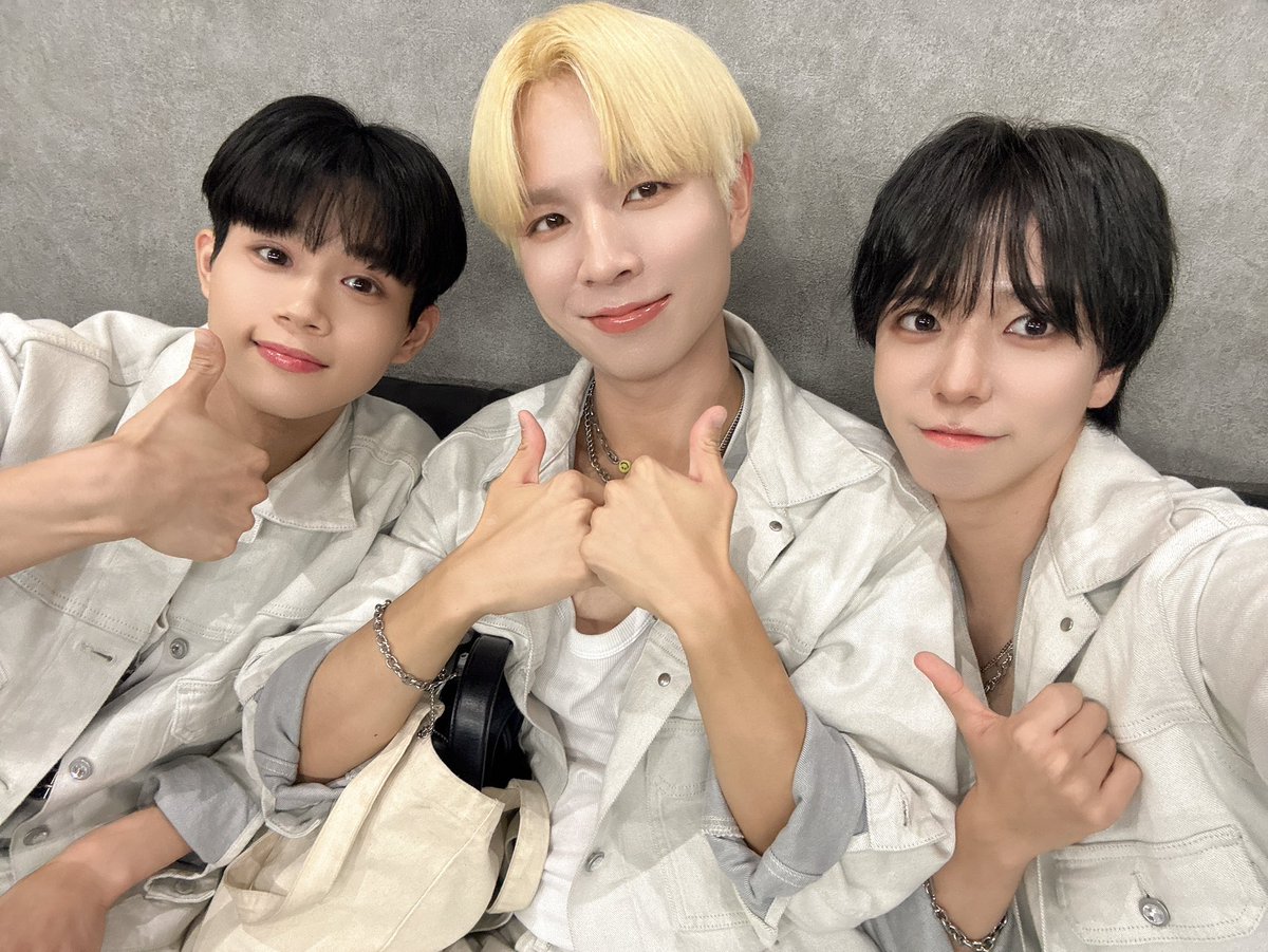 I1IT_official's tweet photo. 2024.9.22
タワーレコード名古屋PARCO 店
I1IT 3rd Single “Stop Stop The Time”
🩵 CD RELEASE EVENT 🤍
今池3star Dream World vol.31
名古屋での遠征🚕
2ステージ ありがとうございました💜ྀི
#I1IT #アイウォニット #아이원잇
#COMEBACK #3rd_single
#Stop_Stop_The_Time https://t.co/QrsfTaGqEp