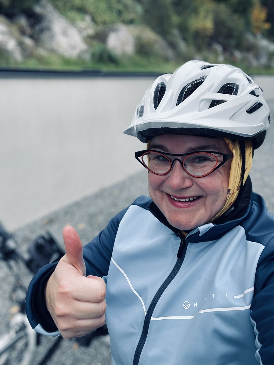 Pyöräilykauden 2 000 km on saavutettu! 
Palkintokahvit kotona kaappiin jääneen dallas-pullan kanssa, tällä kertaa ei muita palkintoja. Pääasia hyvä mieli, kun kunnosta kiittää kroppa sekä mieli.

#hyvinvointi #liikunta #pyöräily #hyvämieli