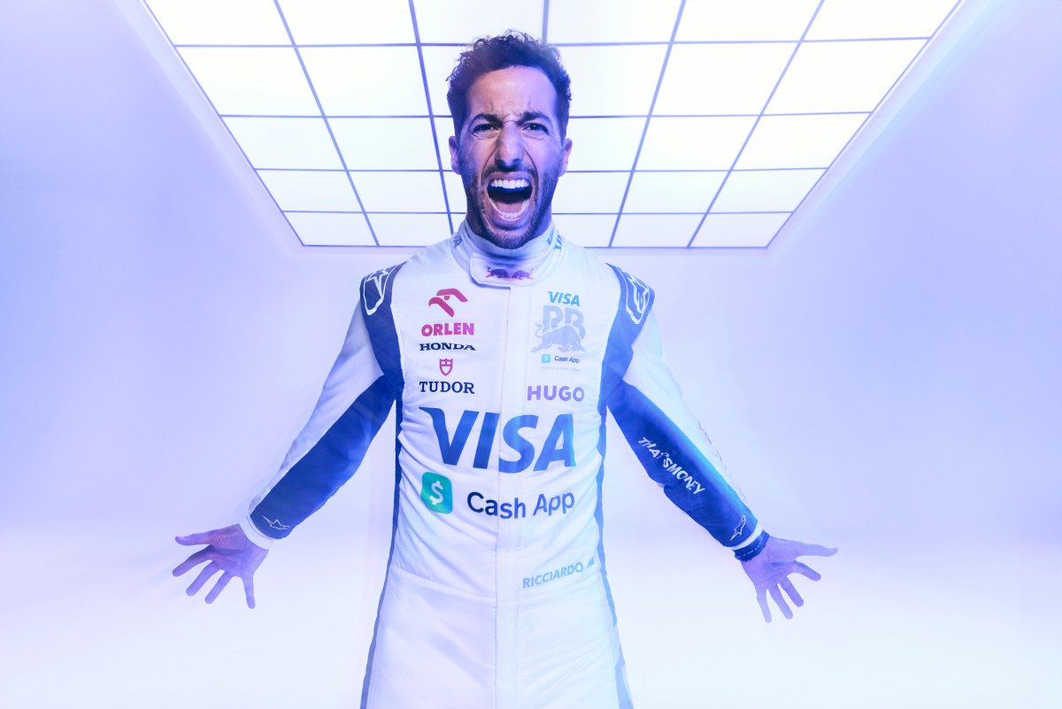 RBR_Daily's tweet photo. DANIEL RICCIARDO TAKES THE FASTEST LAP https://t.co/e8H4FEPETb