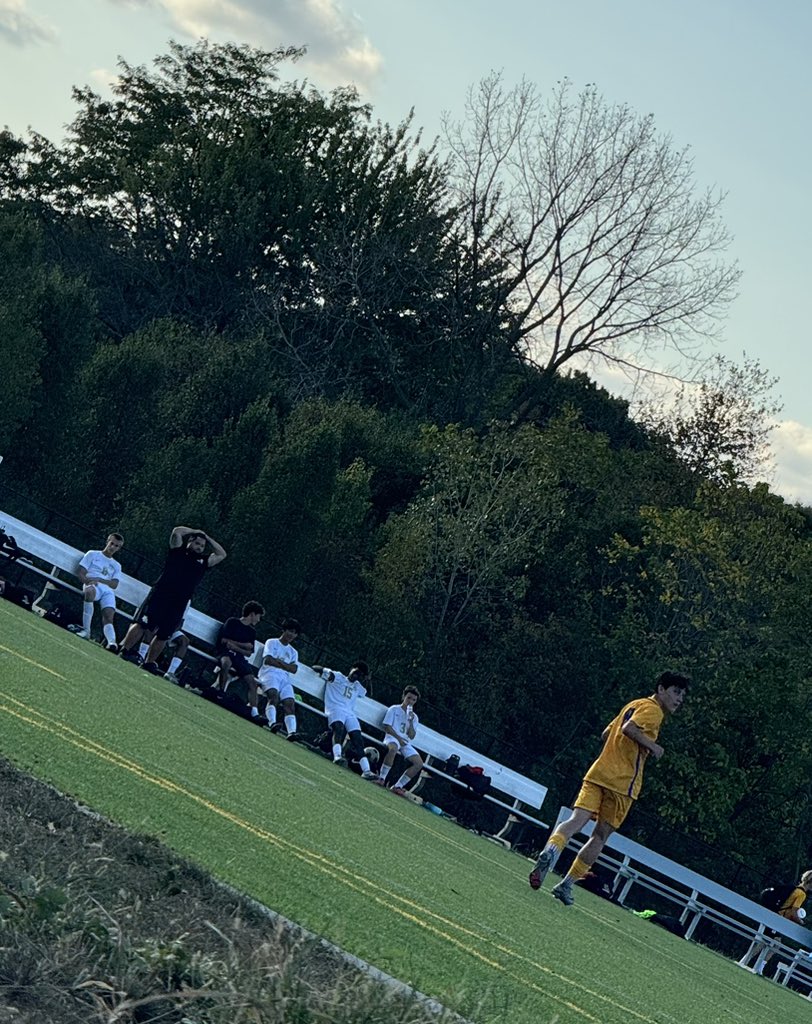 SenquizAlexis's tweet photo. supporting my brother!

New Albany vs Ghanna
Coach Gabe https://t.co/569q6NXKJQ
