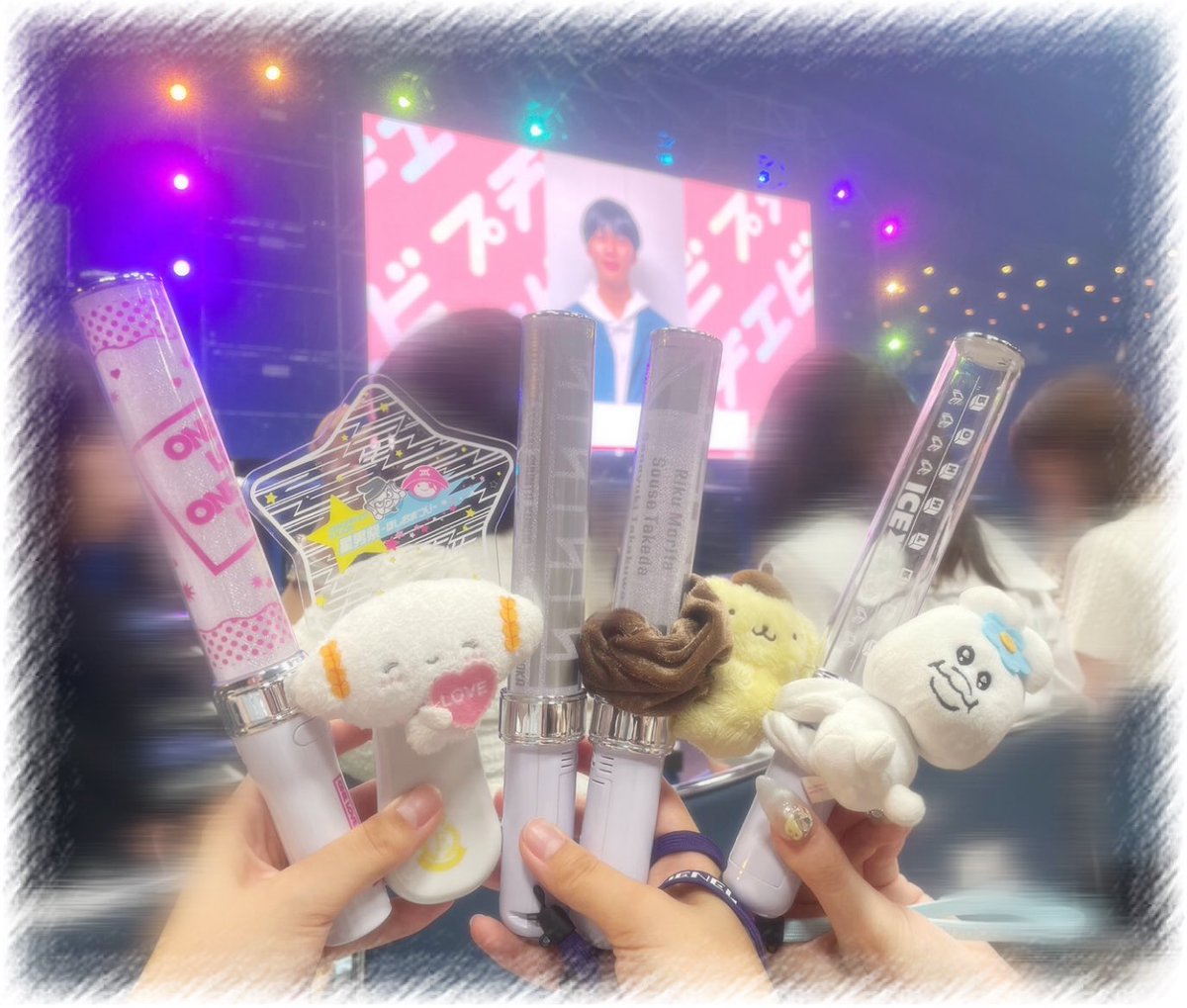 apple___usatan's tweet photo. 席着いたらまさかの大集合💚💚💚お見送りのノリが懐かしくて腹ちぎれるくらい最高でした⤴️⤴️初めてステージでりゅせを見失った😣()こんなに素敵なステージに出れるくらい大きな存在になったんだなぁって嬉しくなった☺️💖初披露すっごくかっこよかったです🌟🌟みんなにタイも仏教できたし大満足✌🏻✌🏻 https://t.co/r7gB0aNoeM