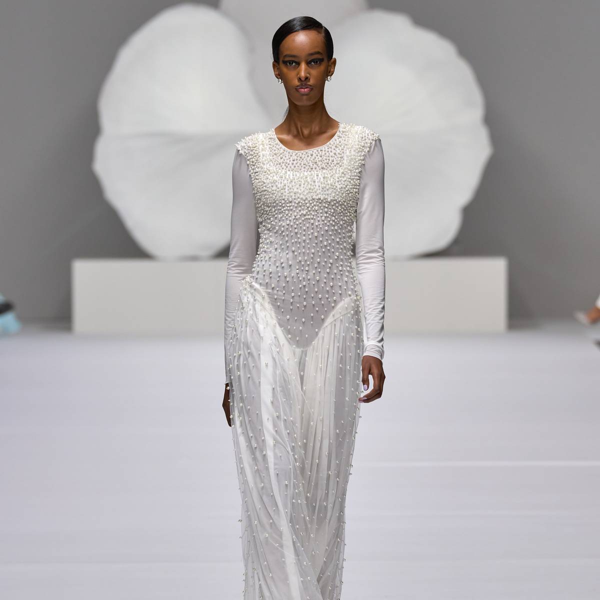 Genny primavera estate 2025: la femminilità onirica e la leggerezza ispirata a Bosch dlvr.it/TDXskm