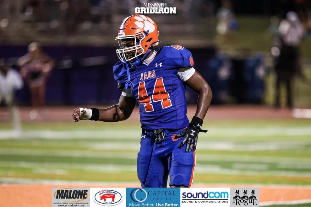 Midseason highlights ‼️
40+ Tackles
10tfl
1 int
1 forced fumble
2 sacks 
hudl.com/v/2QAqFp