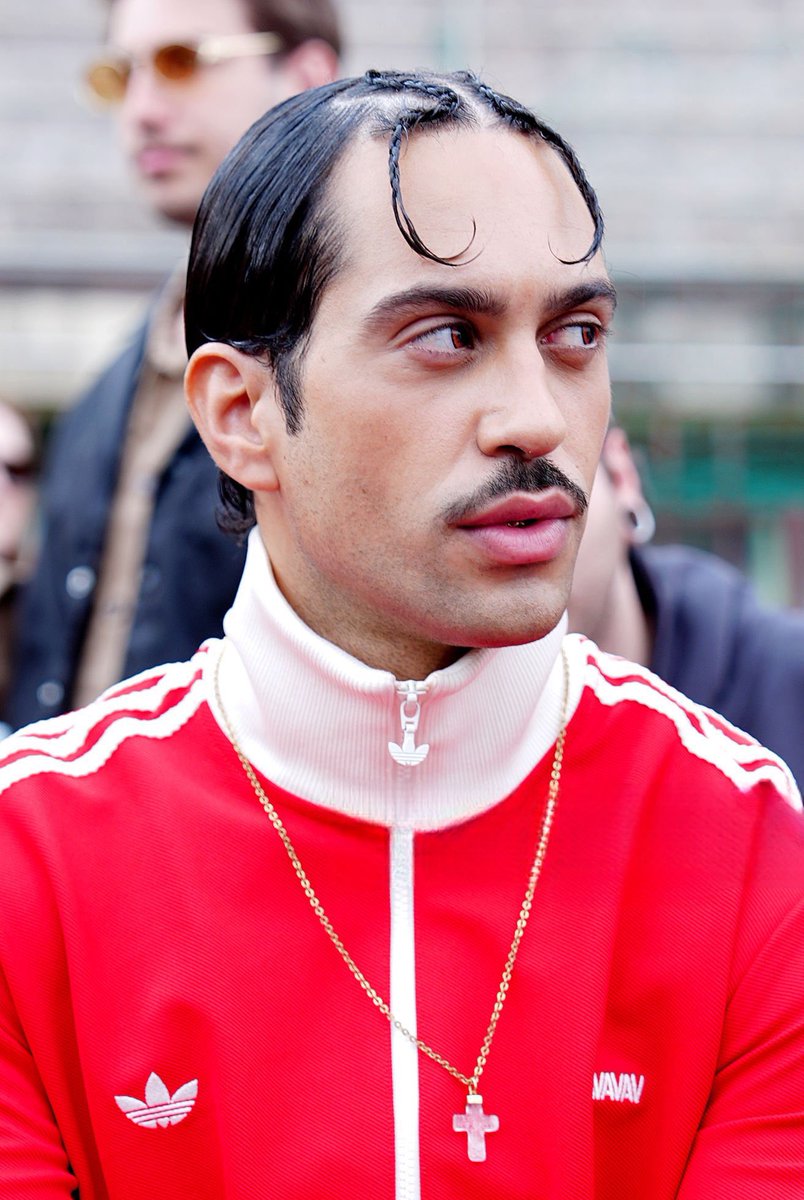 MariaclaraPra1's tweet image. Mahmood alla sfilata Adidas x Avavav
#mahmood #avavav #adidas #MFWSS25 ❤🤍