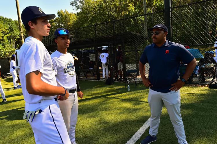 e_blanco16's tweet image. P.R.O Youth Foundation Showcase 
#PYF
I want to thank Coach Chip for this great experience .  Also I want to thank all the coaches and scouts for taking time out of their schedules to work with us .  #blessed 🙏🏾