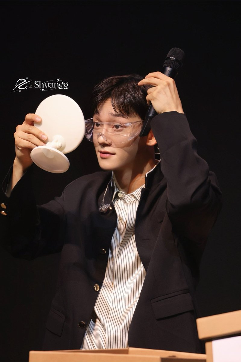 Shuangg1225's tweet photo. #chen
#첸 
#JONGDAE
#중대
#김중대 
#Beyond_the_DOOR
네? 머리 어때？
멋있었～ https://t.co/A9aFCDtWJC