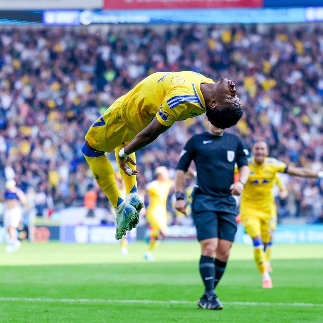 davewakey's tweet photo. Hopefully 1st of many 💛🤍💙 https://t.co/oVMrzpTsP6