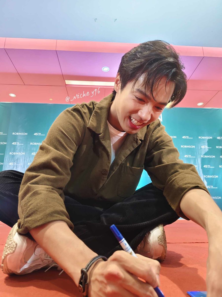 _Mickey96's tweet photo. ไม่ได้เจอกันเกือบ2ปี แค่เค้าพูดว่า "ลงมาหาแล้วนี่ไง" ใจเราก็ไม่เป็นของเราอีกต่อไป คิดถึงมากนะคะ @jobbiijob  #jobbiijob https://t.co/KR0hrrSerb
