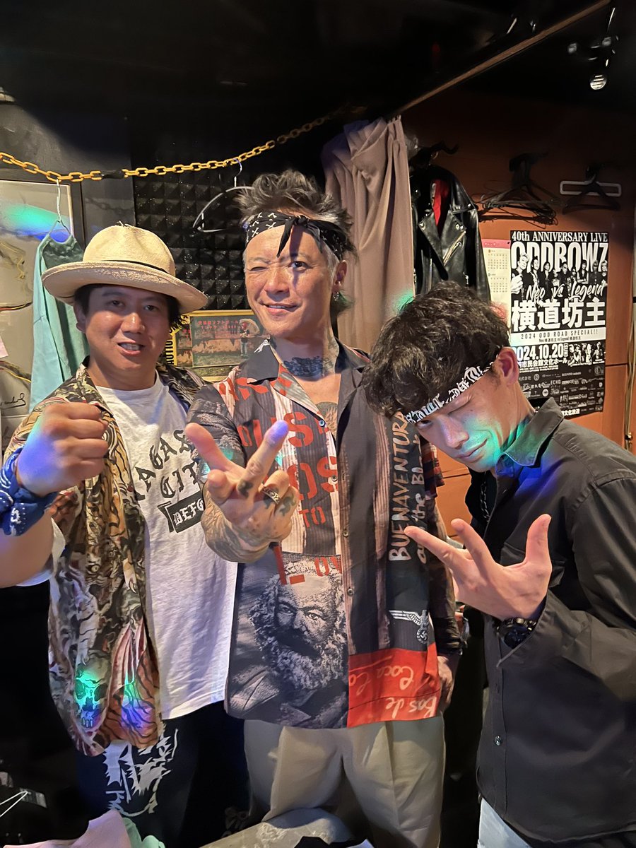 bassist_shotaro's tweet photo. PUNK ROCK HERO達と一緒に夜を過ごせるのは本当に幸せでした
ありがとうございました

#BxDxD
#koSHITantan https://t.co/fuMav42kdN