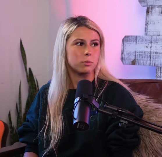 hrbie_'s tweet image. 🚨 Hawk Tuah recently went viral for her rant about snap skating.

“Every time I hear that sound I want to clobber whoever is behind that computer screen doing it”