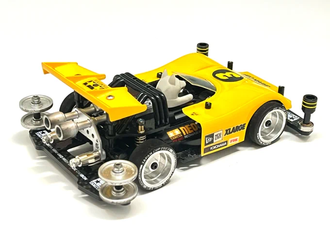 #JC2024コンデレ3 作品名:RACING WOLF サーキットを駆けるイケイケな狼のレーシングカー ワイドトレッドな足回りと大型ウイングで力強いシルエットにしました。 ボディ内部とリヤの排気口部分にマスダンパーを搭載。可動式のギミックになっています(ツリーの動画参照)。 #ミニ四駆 #mini4wd