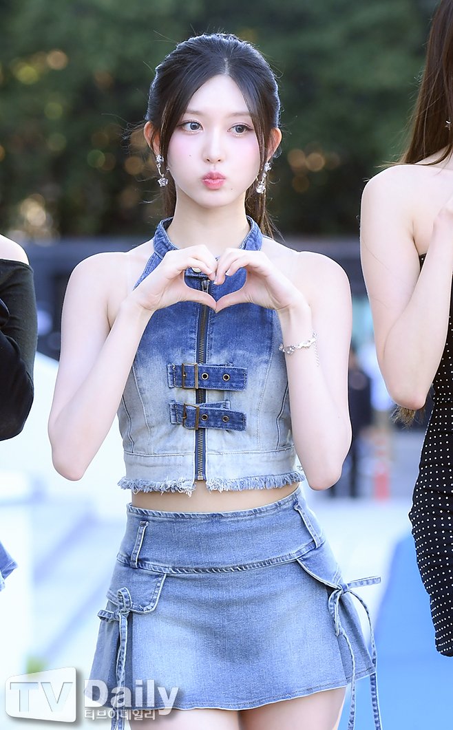 falling_gaeulmx's tweet photo. 📸🐿 Gaeul en el Evento de Pepsi Festa 2024
#IVE #아이브 #アイヴ
#ガウル #가을 #GAEUL
#kimgaeul
#gaeulive https://t.co/dLQUkgrQJK