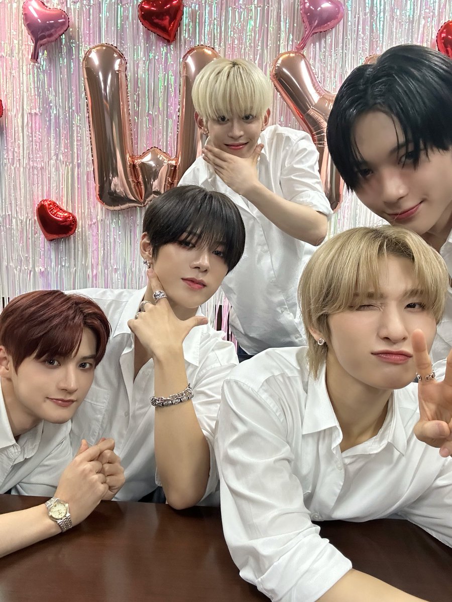 CUBE_NOWZ's tweet photo. [📢] 뎅이들과 함께하는 연우 생일 카운트다운 💗💥

NOWADAYS의 Weverse LIVE가 시작되었습니다! 
데이앤 여러분의 많은 시청 바랍니다 🙌 
🔗 https://t.co/hKdfFL7wmW

#NOWADAYS #나우어데이즈 https://t.co/LD6Vvi3yyb
