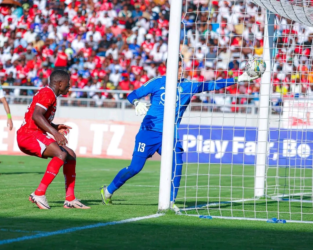 dollarstraight0's tweet photo. Hili ndio goli bora mpaka sasa la mashindano , ngoma ya watoto haikeshi
#simbasc #CAFCC #NguvuMoja #ateba #kibu #matokeo #ft https://t.co/dVGaRZXJoN